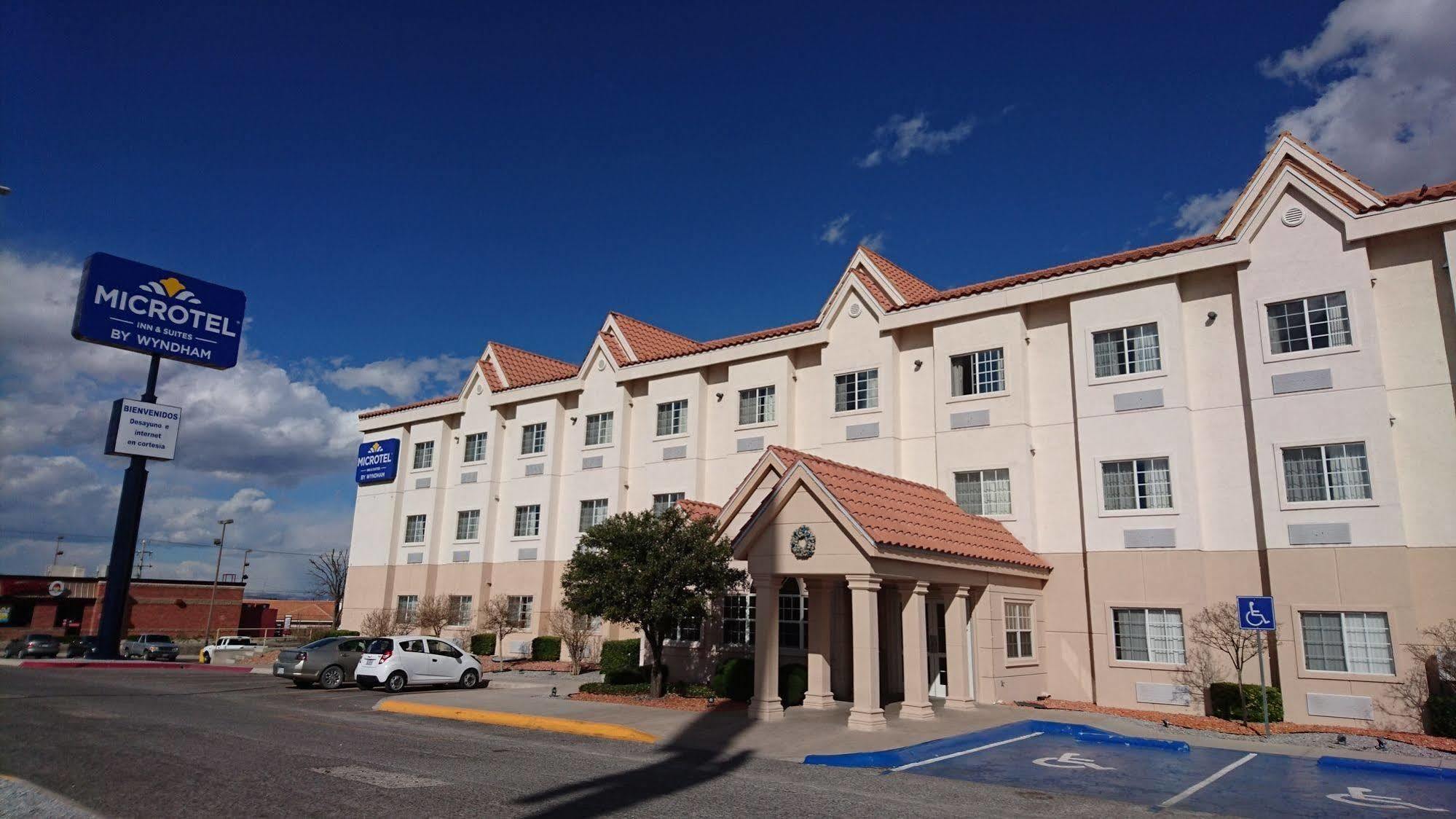 Microtel Inn & Suites by Wyndham Chihuahua Exterior foto